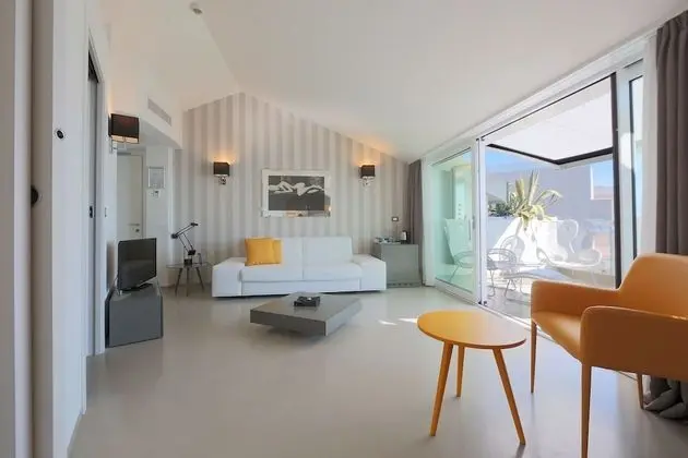 Deluxe Süit, Kısmi Deniz Manzaralı