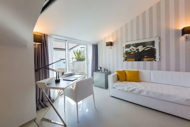 Deluxe Süit, Kısmi Deniz Manzaralı