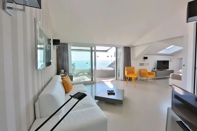 Deluxe Süit, Kısmi Deniz Manzaralı