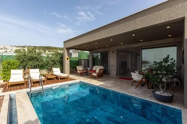 Villa, Deniz Tarafı, Özel Havuzlu