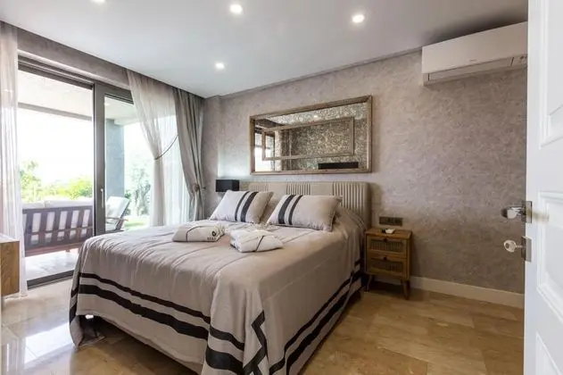 Villa, Deniz Tarafı, Özel Havuzlu