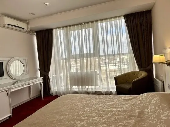 Tek Büyük Yataklı Oda