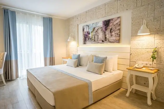 https://imagessl.etstur.com/files/images/hotelImages/TR/94452/l/Mark-Warner-Phokaia-Beach-Resort-Oda-291818.jpg