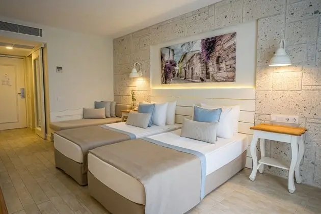 https://imagessl.etstur.com/files/images/hotelImages/TR/94452/l/Mark-Warner-Phokaia-Beach-Resort-Oda-291820.jpg