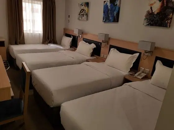 Dört Kişilik Oda, Şehir Manzaralı