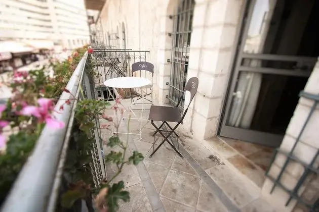 Superior Stüdyo, Balkon