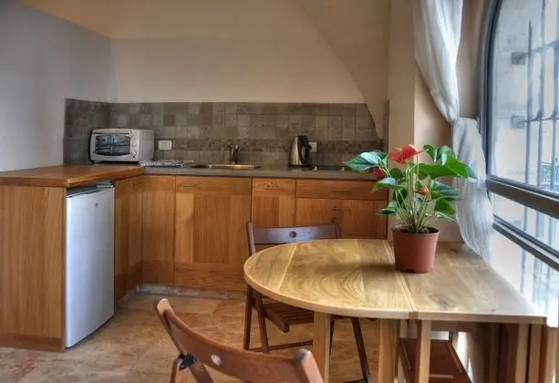 Superior Stüdyo, Balkon