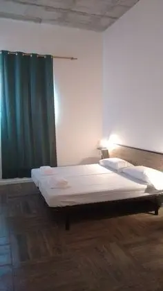 İki Ayrı Yataklı Oda, Ortak Banyo