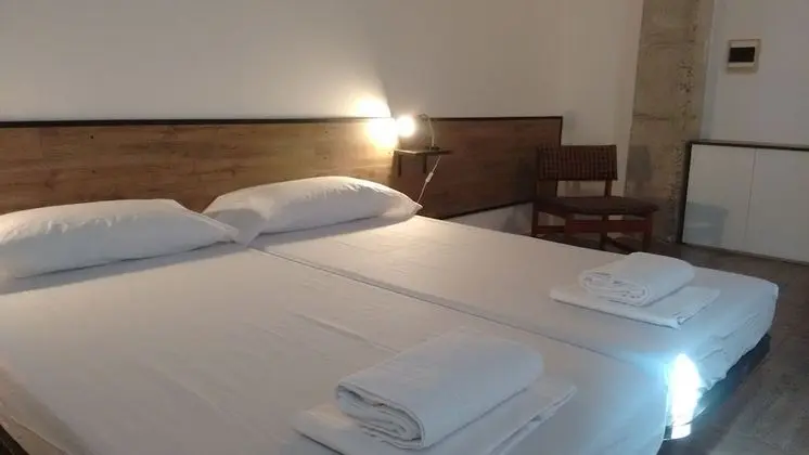 İki Ayrı Yataklı Oda, Ortak Banyo
