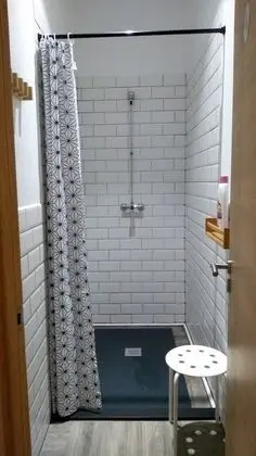 İki Ayrı Yataklı Oda, Ortak Banyo