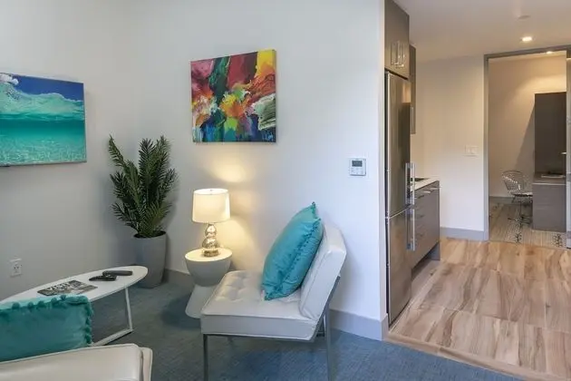 Marketplace Suite 1 (2 people max)