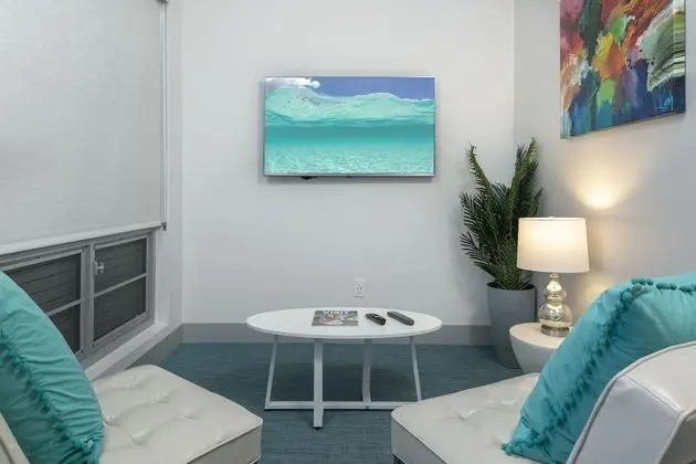 Marketplace Suite 1 (2 people max)