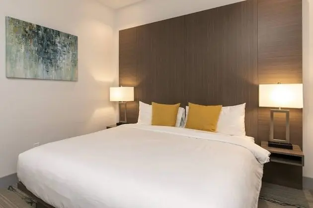 Marketplace Suite 1 (2 people max)