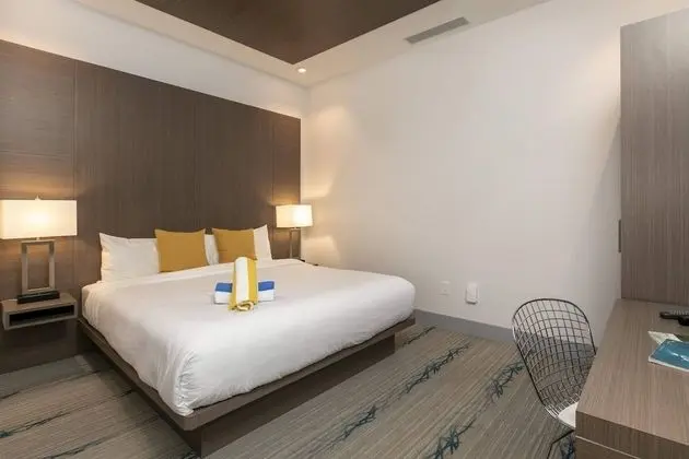 Marketplace Suite 1 (2 people max)