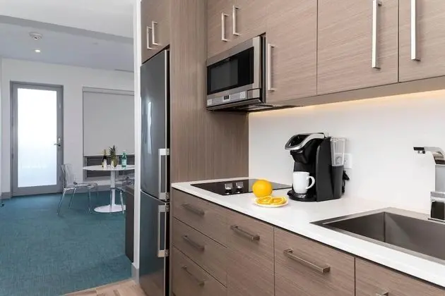 Marketplace Suite 3 (4 people max)