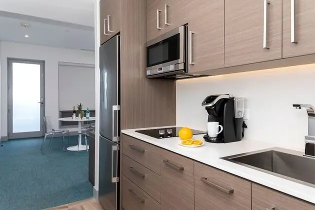Marketplace Suite 3 (4 people max)