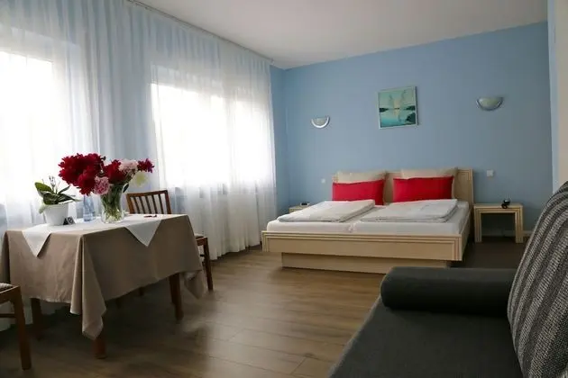 Üç Kişilik Oda