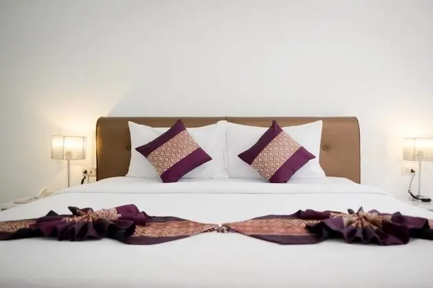 Deluxe Sea View Room (Large Bed)