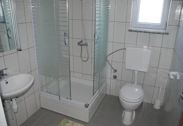 Apart Daire (Markle - swimming pool and sunbeds - )