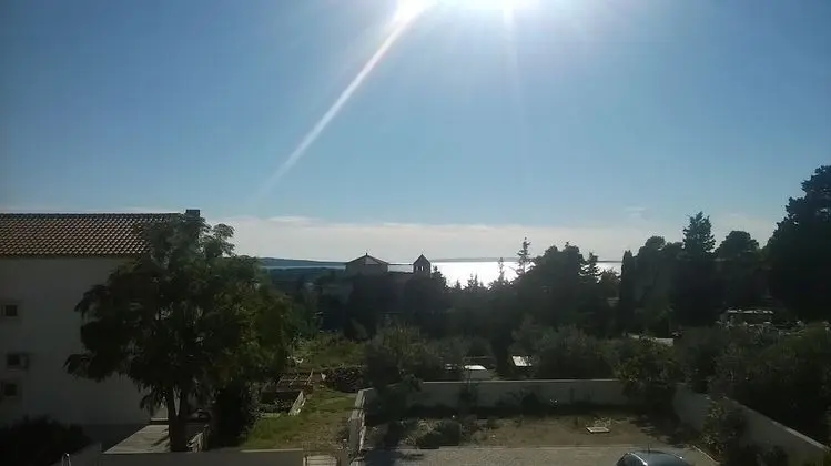 Apart Daire (Markle - swimming pool and sunbeds - )