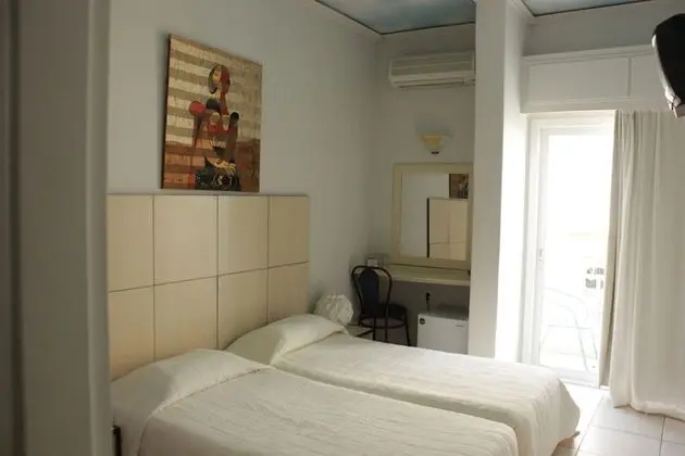 Tek Büyük veya İki Ayrı Yataklı Oda, Balkon