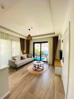 Suite, Havuz veya Bahçe Manzaralı, Üst Kat