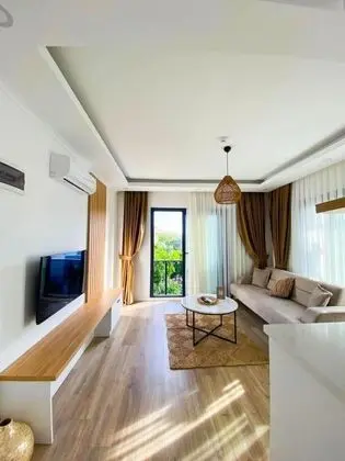 Suite, Havuz veya Bahçe Manzaralı, Üst Kat