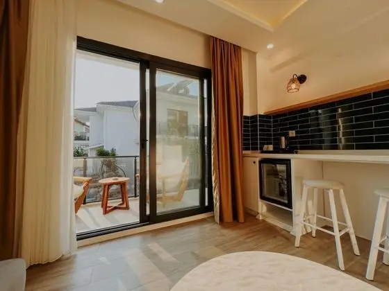 Suite, Havuz veya Bahçe Manzaralı, Üst Kat