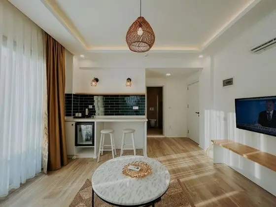 Suite, Havuz veya Bahçe Manzaralı, Üst Kat