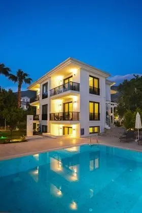 Suite, Havuz veya Bahçe Manzaralı, Üst Kat