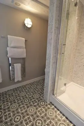 Standard Tek Büyük Yataklı Oda, Banyolu/Duşlu (Characterful room)