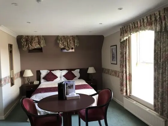 Superior Oda, 1 Büyük (Queen) Boy Yatak, Küçük Mutfak