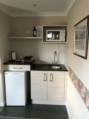 Superior Oda, 1 Büyük (Queen) Boy Yatak, Küçük Mutfak