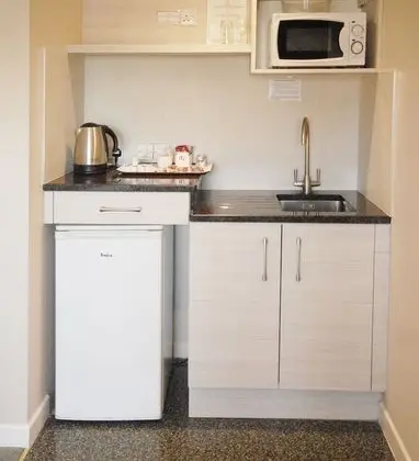 Superior Oda, 1 Büyük (Queen) Boy Yatak, Küçük Mutfak