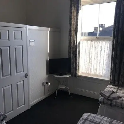 Basic İki Ayrı Yataklı Oda, Ortak Banyo