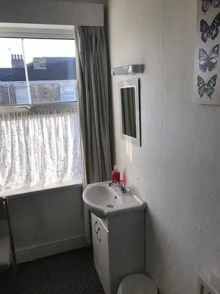 Basic İki Ayrı Yataklı Oda, Ortak Banyo
