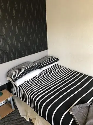 Basic Tek Büyük Yataklı Oda, Ortak Banyo