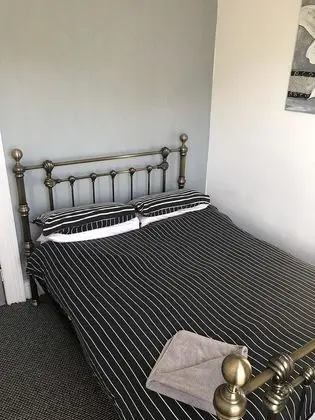 Basic Tek Büyük Yataklı Oda, Ortak Banyo