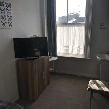 Basic Tek Büyük Yataklı Oda, Ortak Banyo