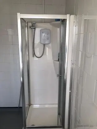 Basic Tek Büyük Yataklı Oda, Ortak Banyo