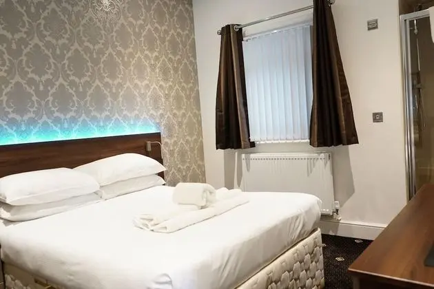 Tek Büyük Yataklı Oda, Banyolu/Duşlu (shared toilet)