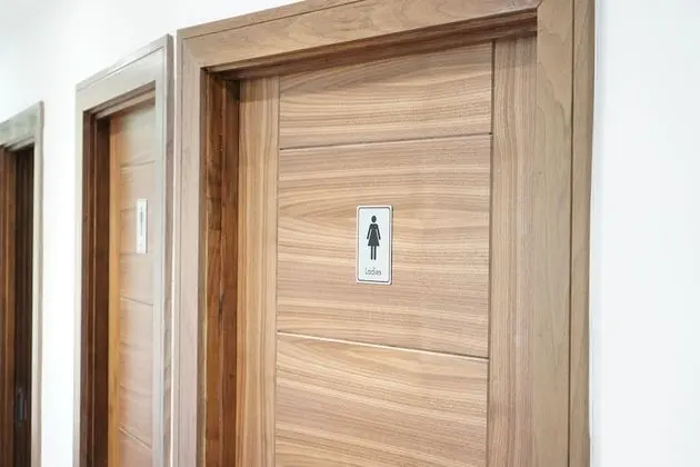 Tek Büyük Yataklı Oda, Banyolu/Duşlu (shared toilet)