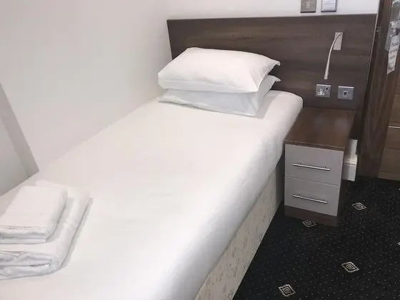 Tek Kişilik Oda, Banyolu/Duşlu (shared toilet)