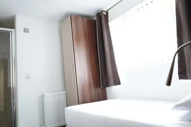 Tek Kişilik Oda, Banyolu/Duşlu (shared toilet)