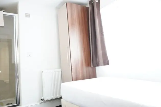 Tek Kişilik Oda, Banyolu/Duşlu (shared toilet)
