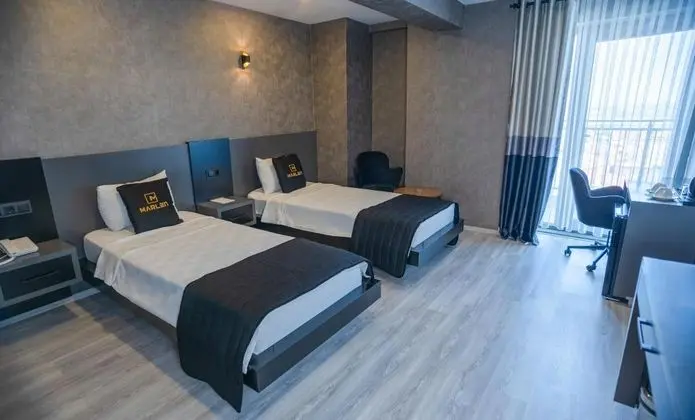 Standart Oda, Şehir veya Dağ Manzaralı, İki Tek Kişilik Yataklı