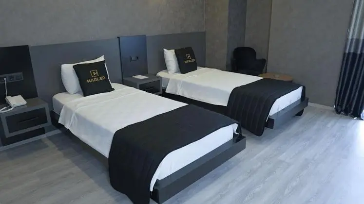 Standart Oda, Şehir veya Dağ Manzaralı, İki Tek Kişilik Yataklı