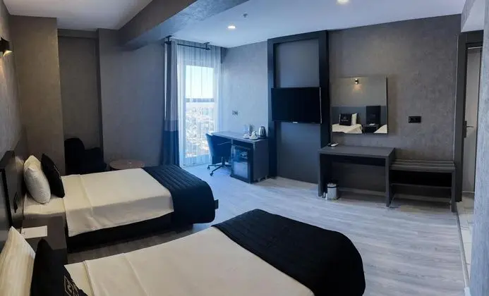 Standart Oda, Şehir veya Dağ Manzaralı, İki Tek Kişilik Yataklı
