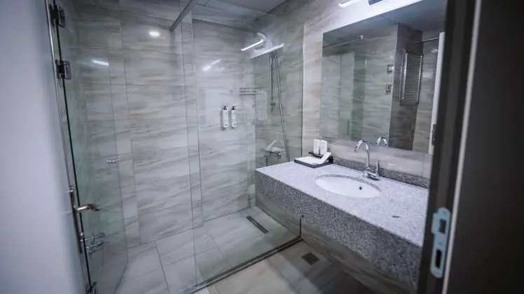 Standart Oda, Şehir veya Dağ Manzaralı, İki Tek Kişilik Yataklı