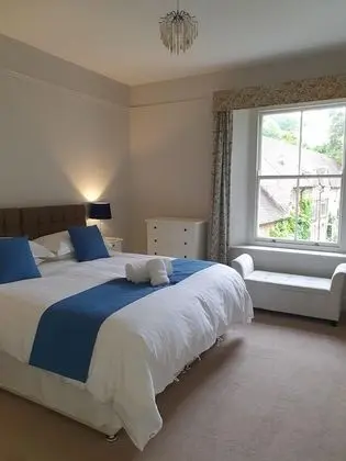 Luxury Tek Büyük Yataklı Oda, Engellilere Uygun, Banyolu/Duşlu (Azalea Room)